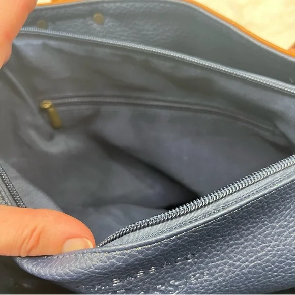 G.H. Bass & Co caramel vegan leather tote bag with navy blue crossbody strap - Picture 15 of 16